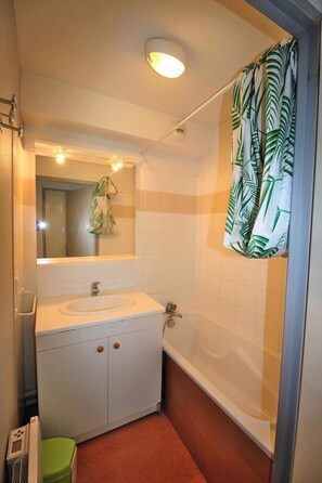 Bathtub