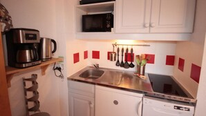 Private kitchen - 150m from ski slopes, Ground floor, view ski slopes, terrace, tv, ski locker, 28m², Les Saisies (Les Saisies)