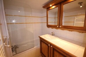 Bathtub
