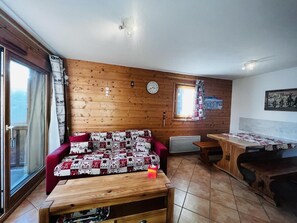 Interior - 100m from ski slopes, 1st floor, swimming pool, balcony, parking, tv, ski locker, 46m², Les Saisies (Villard-sur-Doron)