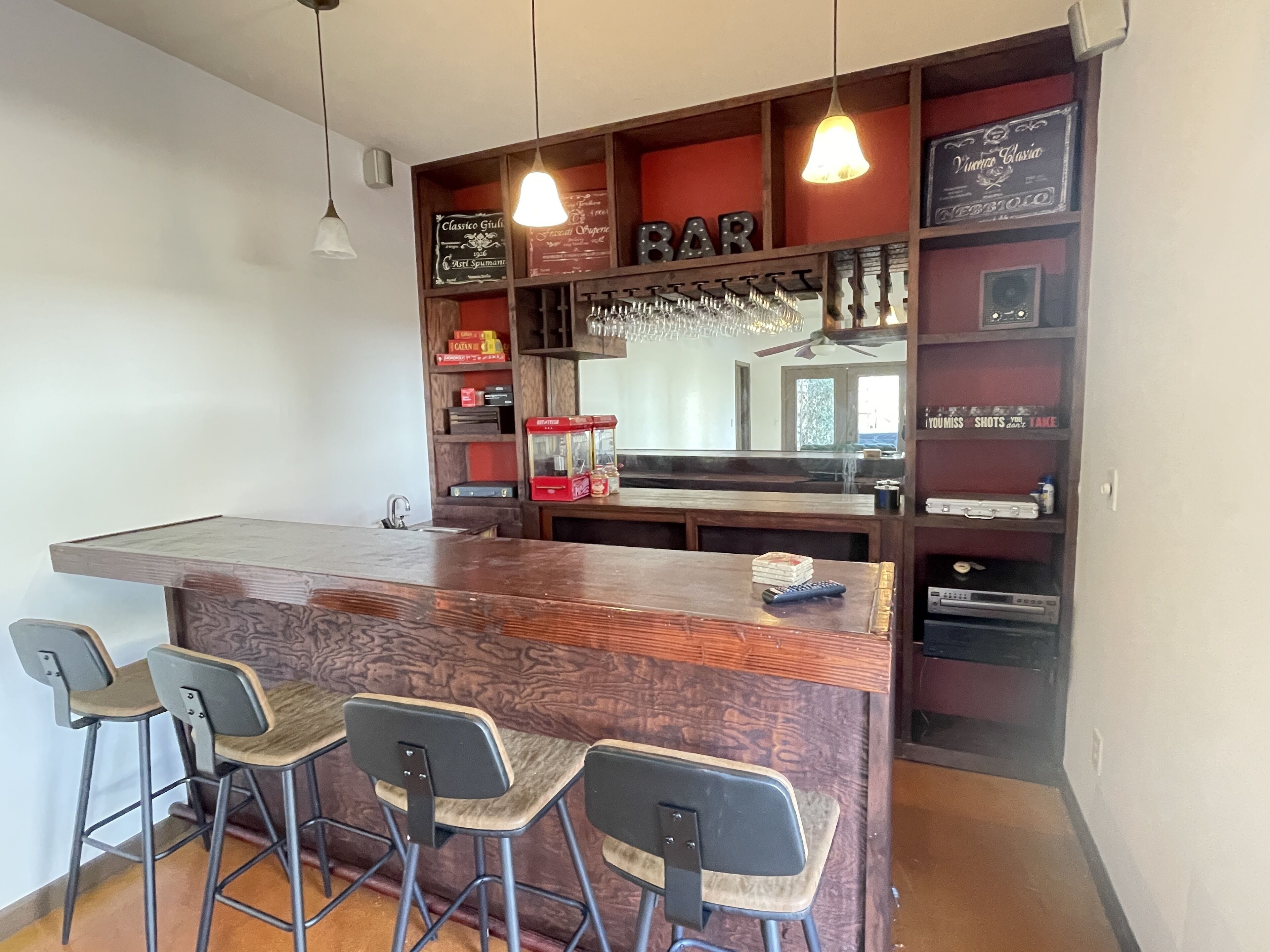 ATL Getaway cabin with riverfront views and hottub