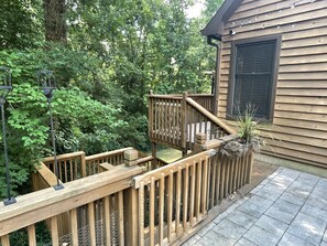 Property grounds - ATL Getaway cabin with riverfront views and hottub (Douglasville)