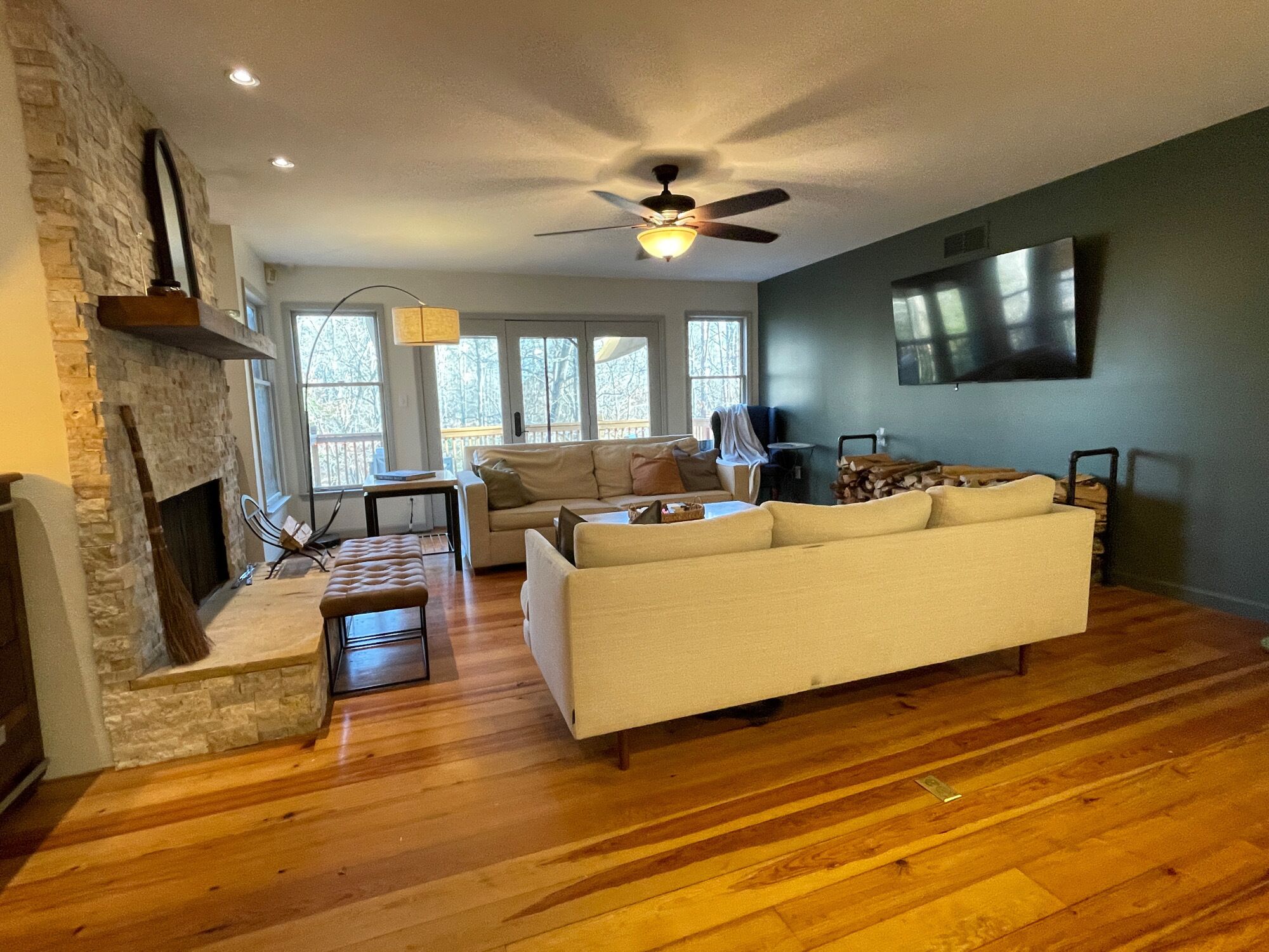 ATL Getaway cabin with riverfront views and hottub