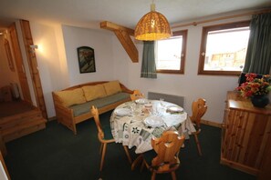 Dining - 100m from ski slopes, Ground floor, view limited, tv, ski locker, 27m², Les Saisies (Les Saisies)