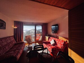 Living area - 200m from resort center, 1st floor, view ski slopes, balcony, tv, ski locker, 24m², Les Saisies (Les Saisies)