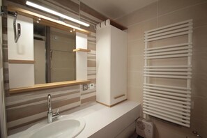 Shower - 300m from shops, 3rd floor, view ski slopes, balcony, tv, 21m², Les Saisies (Les Saisies)