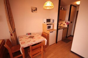 Dining - 300m from shops, 3rd floor, view ski slopes, balcony, tv, 21m², Les Saisies (Les Saisies)