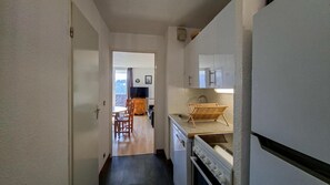 Réfrigérateur, micro-ondes, four, lave-vaisselle