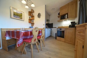 Dining - 100m from shops, 6th floor, tv, 35m², Les Menuires (Les Menuires)