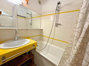 Bathtub - 100m from shops, 6th floor, tv, 35m², Les Menuires (Les Menuires)