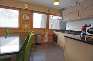 Fridge, microwave, oven, dishwasher - Ground floor, parking, tv, ski locker, 60m², Champagny-en-Vanoise (Champagny-en-Vanoise)