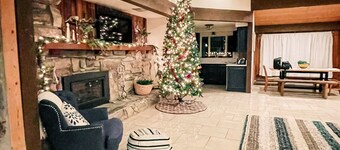 Family friendly home w/private indoor pool and outdoor hot tub!