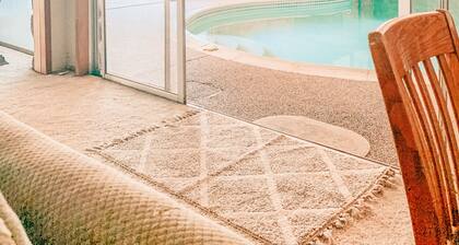 Timber & Springs Retreat: Indoor Pool • Hot Tub • Theater Room• Putting Green