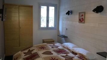 1 bedroom, WiFi, bed sheets