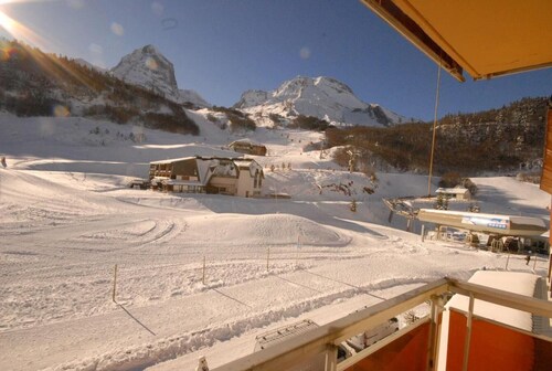 30m from ski slopes, 3rd floor, view ski slopes, balcony, tv, 55m², Gourette