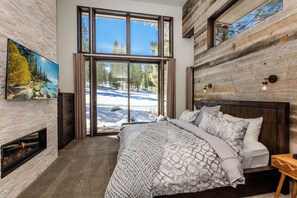 4 bedrooms, desk, iron/ironing board, free WiFi