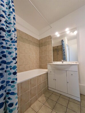 Bathtub