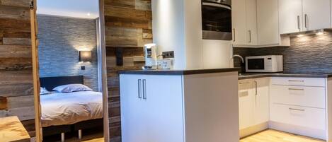 電子レンジ、食器洗い機、コーヒー / ティーメーカー、トースター