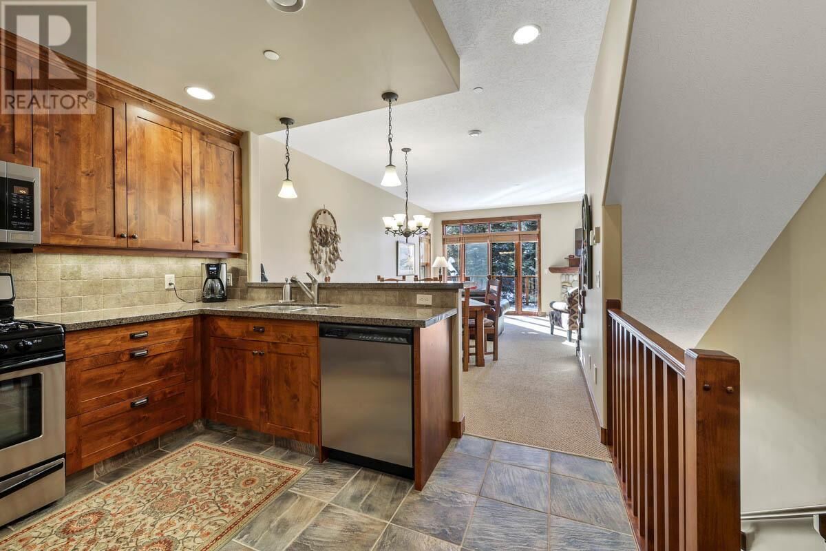 Spacious 3 level townhouse with private garage, sleeps 8