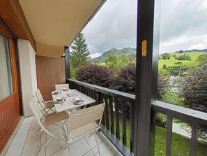Outdoor dining - 50m from resort center, floor -1, view mountain, balcony, tv, 31m², Le Grand Bornand (Le Grand-Bornand)