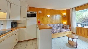 Kaffetrakter/tekoker, kjøleskap, mikrobølgeovn og ovn