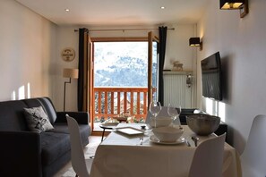 Living area - 150m from ski slopes, 3rd floor, view mountain, ski locker, 28m², Méribel (Méribel - Les Allues)