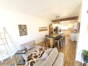 Smart TV, fireplace, table tennis, stereo - **OASIS Desert Retreat with POOL (Chandler)