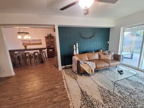 Smart TV, fireplace, table tennis, stereo - **OASIS Desert Retreat with POOL (Chandler)