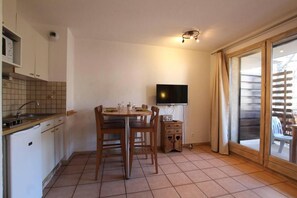 Dining - 300m from shops, 3rd floor, balcony, tv, 25m², Serre Chevalier (Briançon)