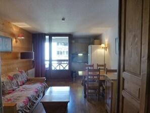 Interior - 4th floor, balcony, tv, 28m², Brides Les Bains (Brides-les-Bains)