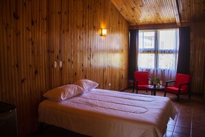 1 bedroom, free WiFi, bed sheets - Superior Double Room with Breakfast Included (Monteverde)