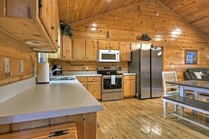 冰箱、微波炉、烤箱、炉灶