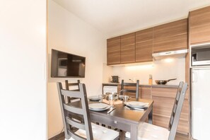 Dining - 210m from resort center, 1st floor, balcony, tv, 24m², Serre Chevalier (Le Monêtier-les-Bains)