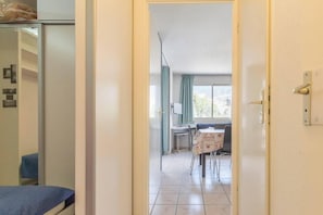 Interior - 200m from resort center, 3rd floor, view mountain, balcony, tv, 30m², Serre Chevalier (Briançon)