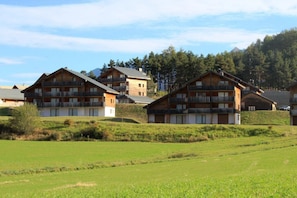 Exterior - 1st floor, view mountain, balcony, tv, 32m², La Joue du Loup (Le Dévoluy)