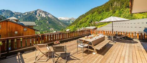 屋外ダイニングエリア