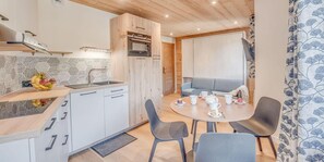 Fridge, microwave, oven, dishwasher - Resort center, 4th floor, balcony, tv, 29m², Champagny-en-Vanoise (Champagny-en-Vanoise)