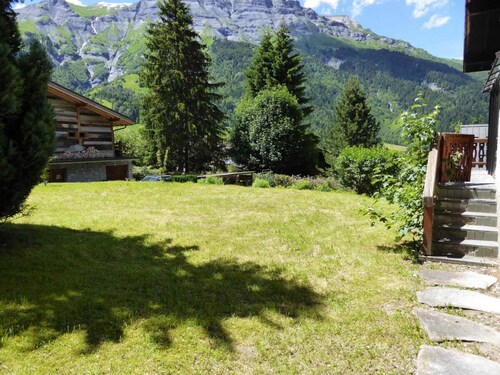 Chalet, view mountain, sauna, fireplace or stove, parking, tv, ski locker, 360m²