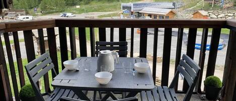 تناول الطعام بالخارج