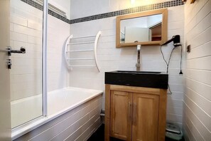 Bathtub