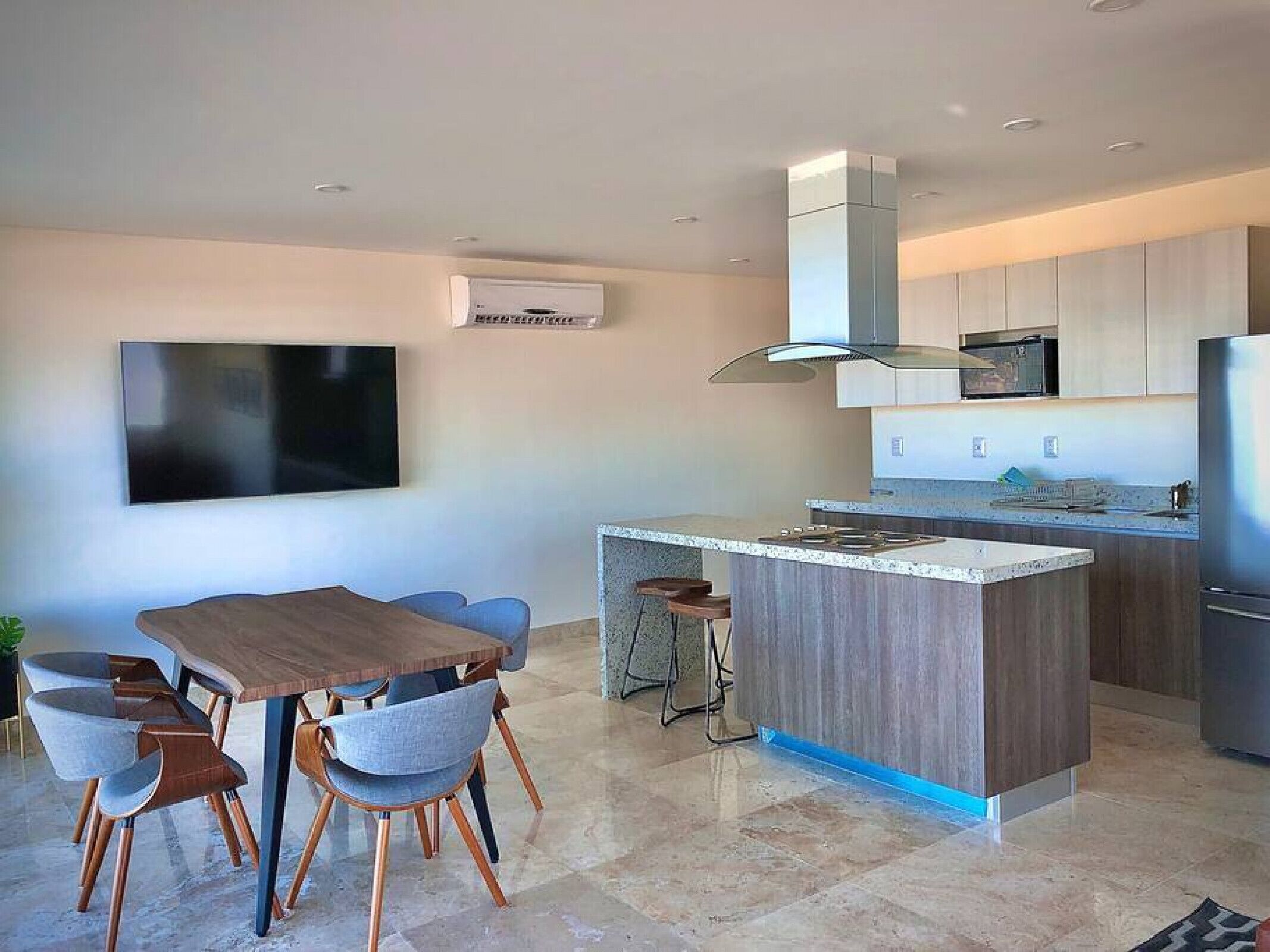 Central 1906 in front of malecon