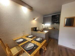 Dining - 20m from resort center, 2nd floor, view ski slopes, tv, 27m², Montgenèvre (Montgenèvre)