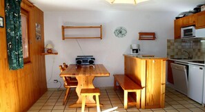 Réfrigérateur, four, lave-vaisselle