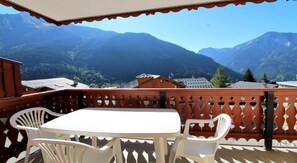 Outdoor dining - 200m from ski slopes, 2nd floor, view village, balcony, parking, tv, ski locker, 35m² (Champagny-en-Vanoise)