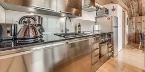 Fridge, microwave, oven, dishwasher - 200m from ski slopes, 4th floor, balcony, parking, tv, ski locker, 61m², Champagny-en-Vanoise (Champagny-en-Vanoise)