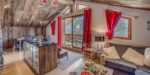 Living area - 200m from ski slopes, 4th floor, balcony, parking, tv, ski locker, 61m², Champagny-en-Vanoise (Champagny-en-Vanoise)