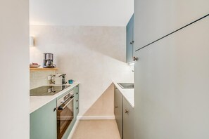 雪櫃、微波爐、洗碗機