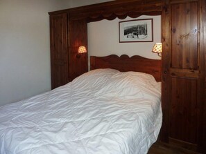 2 bedrooms