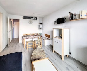 Living area - 1st floor, view valley, swimming pool, tv, ski locker, 28m², Le Corbier (Le Corbier)