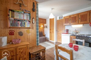 Interior - 150m from resort center, floor -1, balcony, tv, ski locker, 21m², Aussois (Aussois)